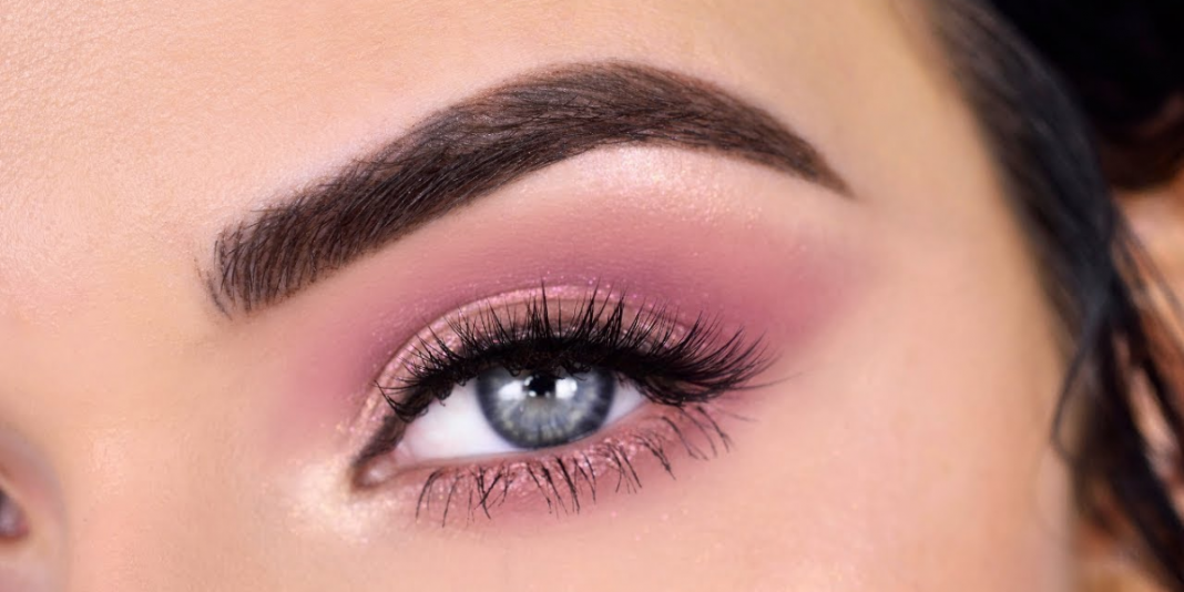 Faire monter le rose  aux yeux  Make  up 